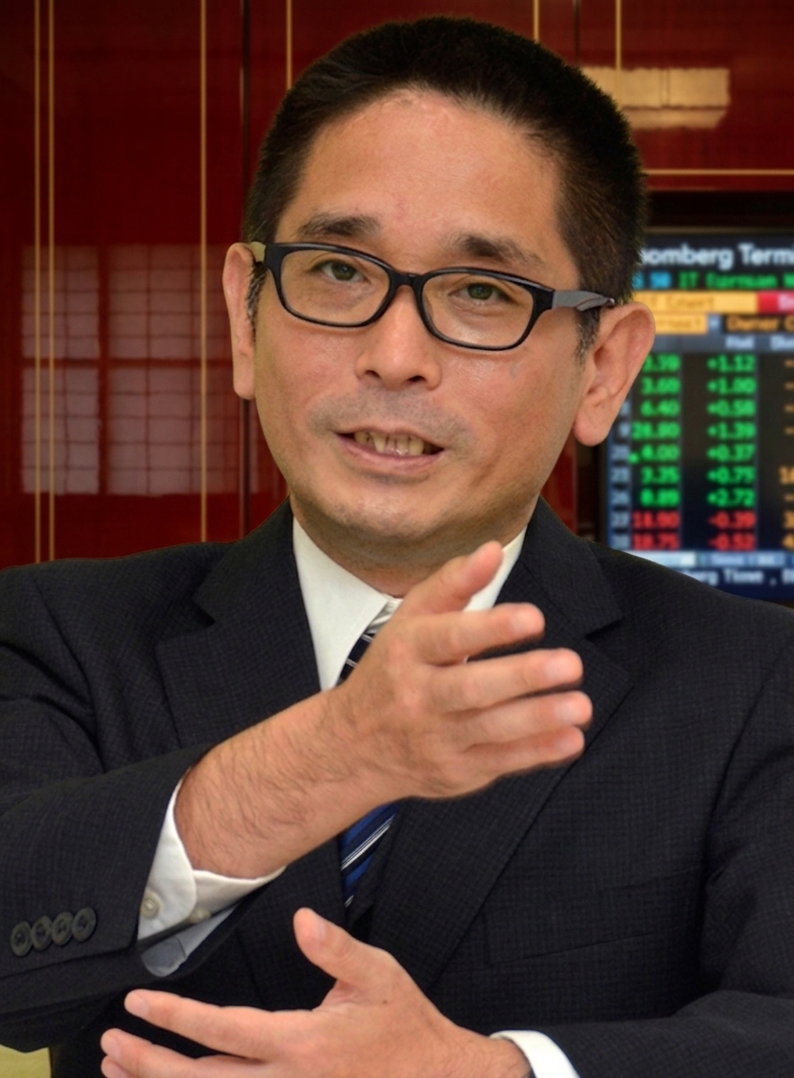 奥野一成 オフィスにて